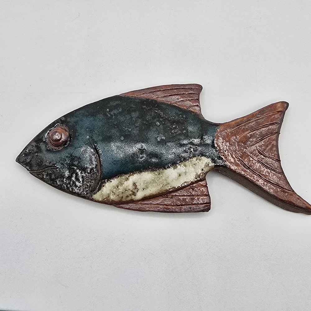 Studio Art Signed Handmade Hanging Pottery Fish Ocean Beach House Coastal Vtg